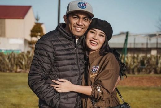 Unggahan Mutia Ayu Bersama Glenn Fredly Ini Bikin Netter Terharu - GenPI.co