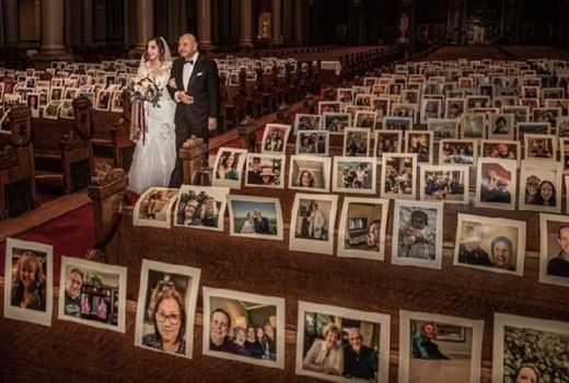 Menikah saat Pandemi: Biar Ramai, Tetamunya Deretan Foto Kerabat - GenPI.co