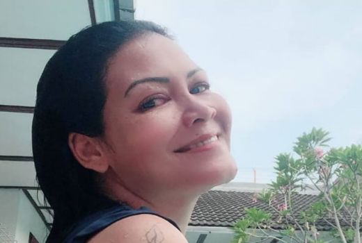 Plastik Peluk, Keluarga Melanie Subono Bisa Berdekapan di Lebaran - GenPI.co