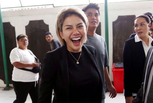 Isi Brankas Nikita Mirzani Bikin Ayu Ting Ting Lemas - GenPI.co