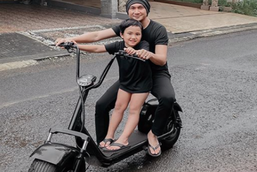 3 Artis Ini Tak Pernah Mengeluh Rawat Anak Berkebutuhan Khusus - GenPI.co