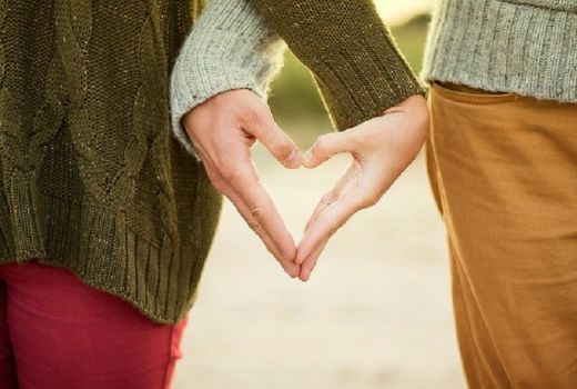 Yuk, Kenali Sosok Pria yang Menjadi Cinta Pertama Kamu - GenPI.co