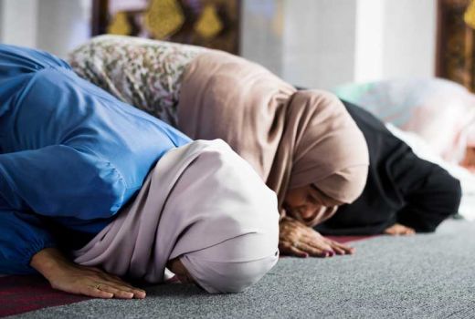 Malaysia Larang Warga Asing Salat Berjemaah di Masjid - GenPI.co