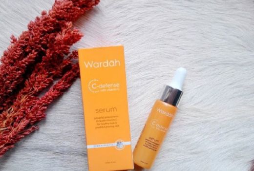 Wardah C Defense Serum: Bye-Bye Kulit Kusam! - GenPI.co