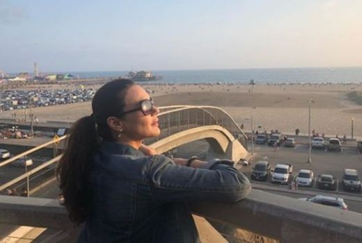 Karantina 104 Hari, Artis Bollywood Ini Wisata Pertama ke Pantai - GenPI.co