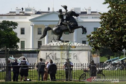 Donald Trump Makin Brutal, Pedemo yang Anarkis Bakal Disikat - GenPI.co