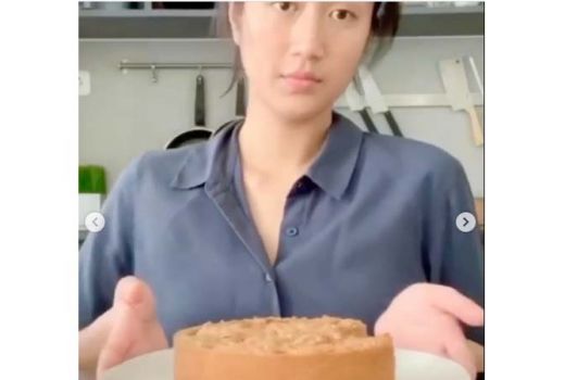 Renatta Moeloek Tutorial Caramel Apple Tart, Netter Puji Suaranya - GenPI.co