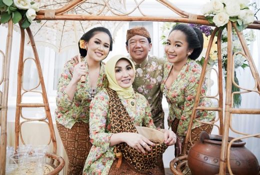 Prosesi dan Makna Mendalam Siraman Pernikahan Adat Jawa - GenPI.co