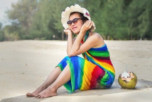 Ladies, Tampil Kece Saat ke Pantai, Kenakan 4 Pakaian Nyaman ini - GenPI.co