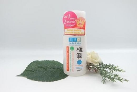 Ladies, Jaga Kelembapan Kulit dengan Produk Andalan Ini - GenPI.co