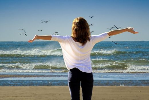 Ekspresi Wanita Saat Di Pantai Bisa Diukur dari Golongan Darah - GenPI.co
