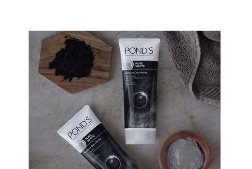Flek Hitam di Wajah Mengganggu, Atasi dengan Produk ini - GenPI.co