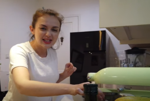 Jago Masak Banget! Rianti Cartwright Bagikan Resep Roti Turki Cs - GenPI.co