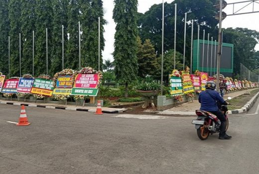 Sikat Baliho Habib Rizieq, Kodam Jaya Banjir Karangan Bunga - GenPI.co