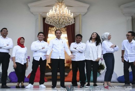 Bikin Malu Istana, Staf Khusus Milenial Jokowi Bubarkan Saja - GenPI.co
