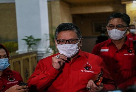 Hasto Kritik Kampanye Pasangan Machfud Arifin dan Mujiaman  - GenPI.co