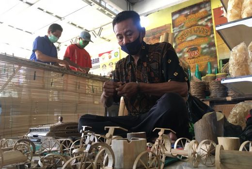 Kerajinan Bambu Asal Sumedang Bisa Awet Puluhan Tahun - GenPI.co