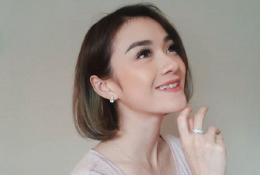 Punya Kulit Kelewat Putih, 4 Artis Ini Diduga Melakukan Suntik - GenPI.co