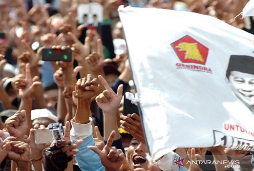 Main Politik Dua Kartu, Elektabilitas Gerindra Melejit - GenPI.co