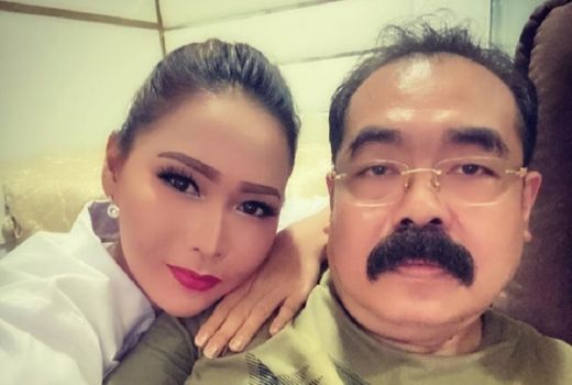 Inul Daratista Pengin Minta Dicerai, Adam Suseno Hanya Diam Saja - GenPI.co