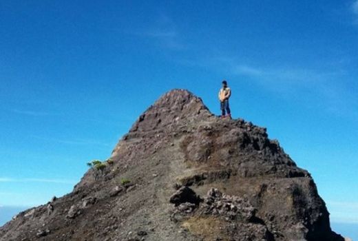 Berani Coba? 4 Gunung di Indonesia dengan Jalur Pendakian Ekstrem - GenPI.co