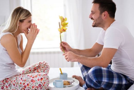 7 Tanda Pria Layak Dijadikan Pasangan Hidup, Simak Ladies! - GenPI.co