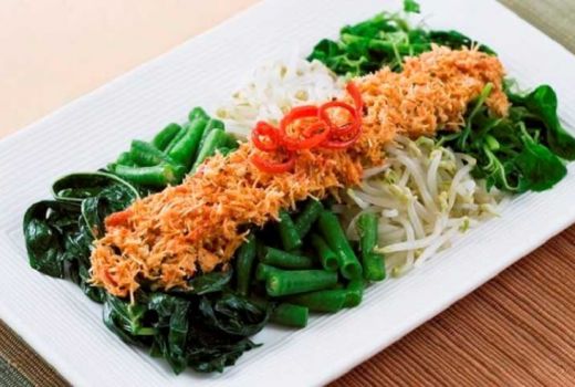 Menu Makan Siang Besok, Resep Urap Sayur Pedas Ala Rumahan - GenPI.co