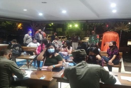 Polisi Bubarkan Panti Pijat di Kebon Jeruk Melanggar PSBB - GenPI.co
