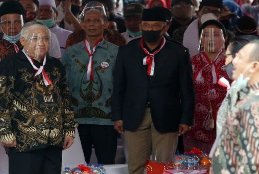 Gatot Nurmantyo dan Rocky Gerung Nobar Film PKI di Rengasdengklok - GenPI.co