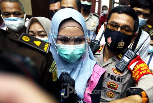 Cengengesan, Jaksa Pinangki Lecehkan Pengadilan, Hakim Murka - GenPI.co