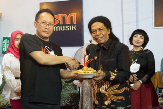 Hari Ini Cak Sodiq Punya Kejutan, Tonton di YouTube JPNN Musik - GenPI.co