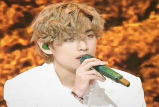 Gaya Rambut Baru V BTS, Army Puji Kim Taehyung Setinggi Langit - GenPI.co