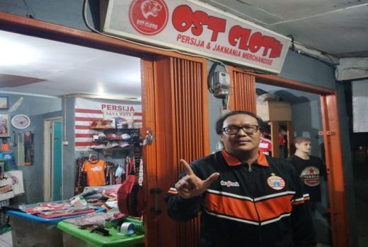 Bung Ceper Sukses Bisnis Merchandise Suporter Persija  - GenPI.co