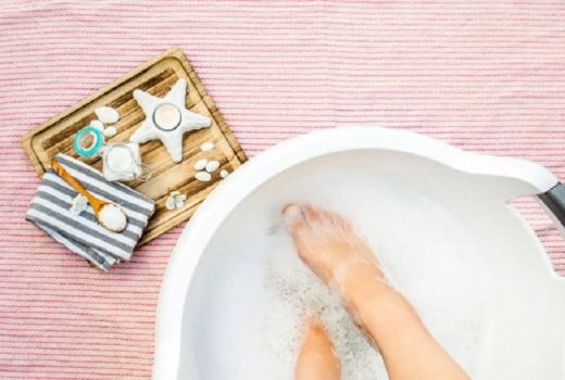 Rendam Kaki Dalam Es 5 Menit Setiap Hari, Ini yang Bakal Terjadi - GenPI.co