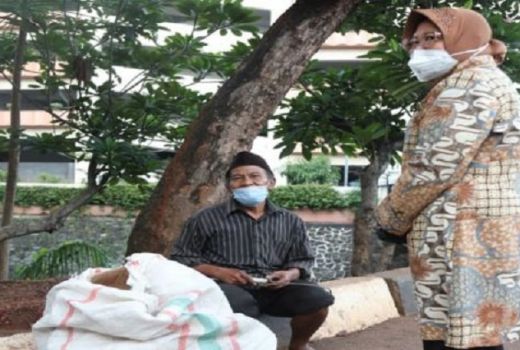Tunawisma Ini Diragukan, Babak Baru Blusukan Risma Bikin Tegang! - GenPI.co