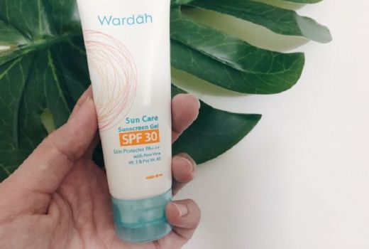 Wardah Sunscreen Gel SPF 30 Bikin Adem dan Nyaman di Kulit - GenPI.co
