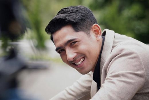 4 Outfit Kece Arya Saloka yang Harganya Bikin Geleng-geleng - GenPI.co