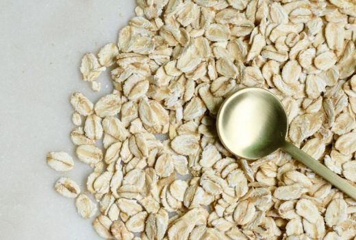 Mandi 15 Menit dengan Oatmeal, Hempas Iritasi Kulit di Tubuh - GenPI.co