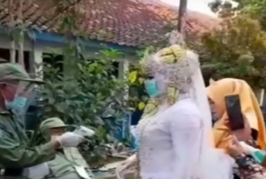 Viral! Calon Pengantin Nyoblos Pilkada Dulu Sebelum Nikah - GenPI.co