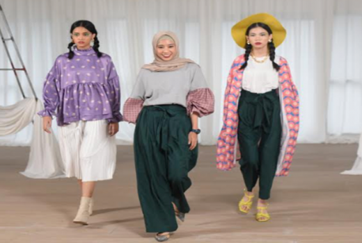 OOTD Sambut Tahun Baru, Kamu Bisa Padukan Gaya Retro dan Romatis - GenPI.co