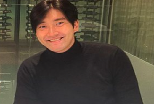 Kecenya Siwon Super Junior saat Pakai OOTD Turtleneck - GenPI.co
