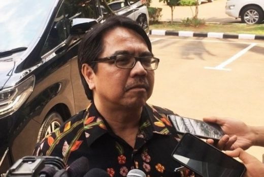 Rocky Gerung dan Aktivis Kontras Disemprot Ade Armando, Menohok! - GenPI.co
