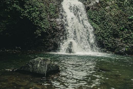 Mau Awet Muda? 3 Wisata Air Terjun ini Bisa Jadi Solusinya - GenPI.co