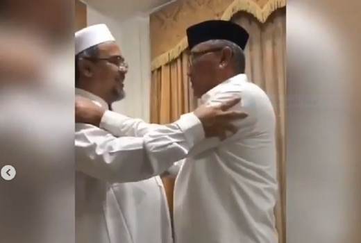 Sempat Pelukan dengan Rizieq, Cawalkot Depok Positif Covid-19 - GenPI.co