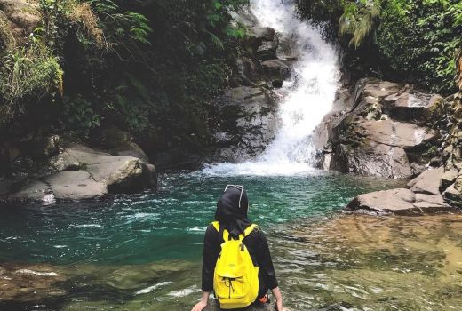 5 Air Terjun Eksotis di Dekat Jakarta, Bikin Nggak Mau Pulang! - GenPI.co