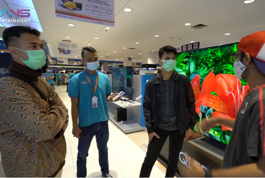 Nggak Puas Beli PS5, Raffi Ahmad Borong TV Seharga Rumah - GenPI.co