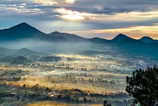 3 Gunung yang Dekat Jakarta yang Cocok untuk Pendaki Pemula - GenPI.co