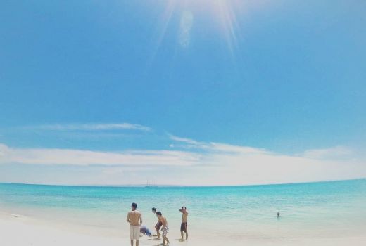 Pesona Gili Genting Sumenep, Nuansa Hawaii yang Ada di Madura  - GenPI.co