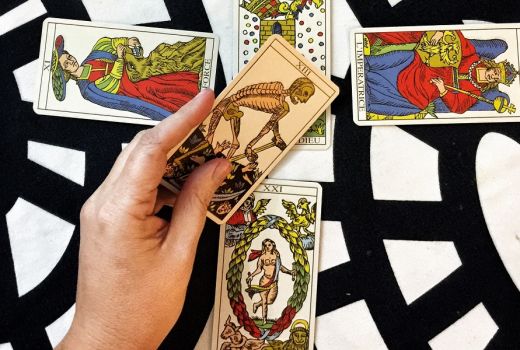 Ramalan Tarot Bulan Maret untuk Capricorn, Aquarius, dan Pisces - GenPI.co