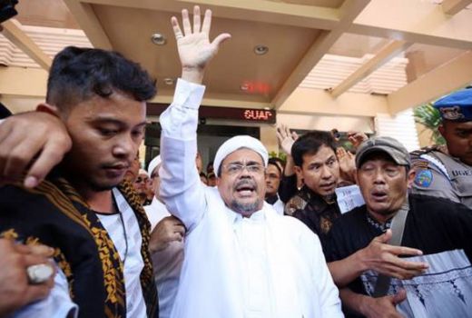 Nasib Rizieq Ditentukan Hari ini, Water Cannon Siaga - GenPI.co
